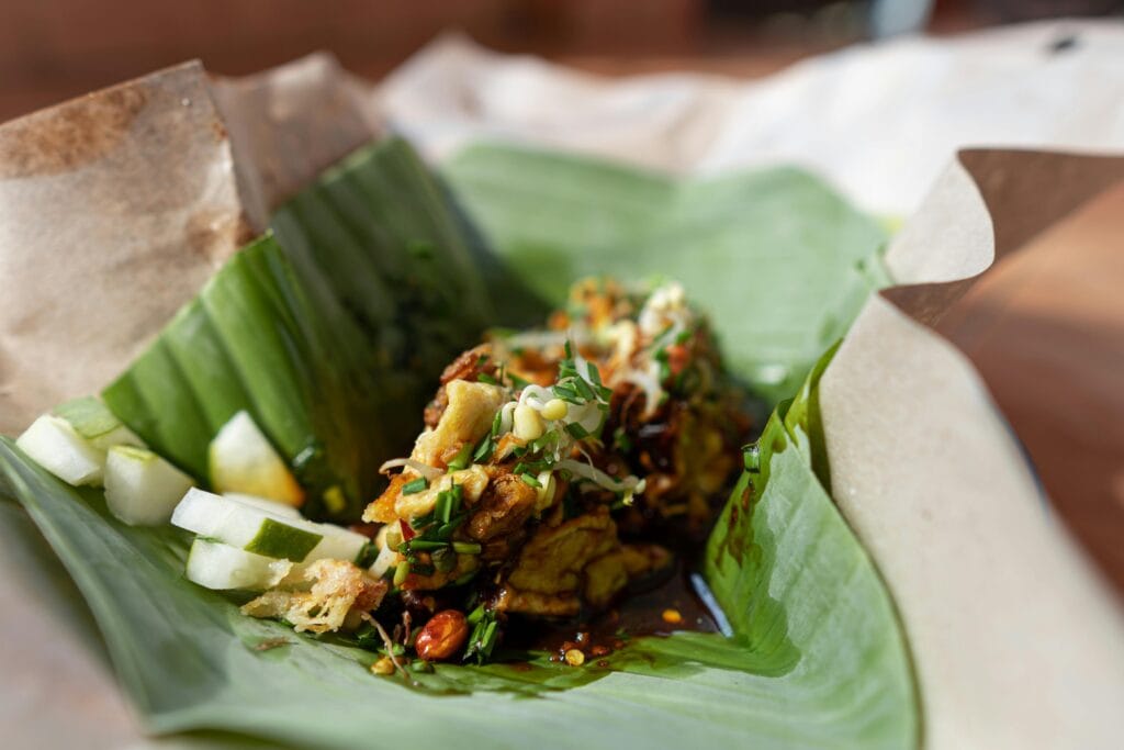 plat_indonnésien_dans_une_feuille_de_palme