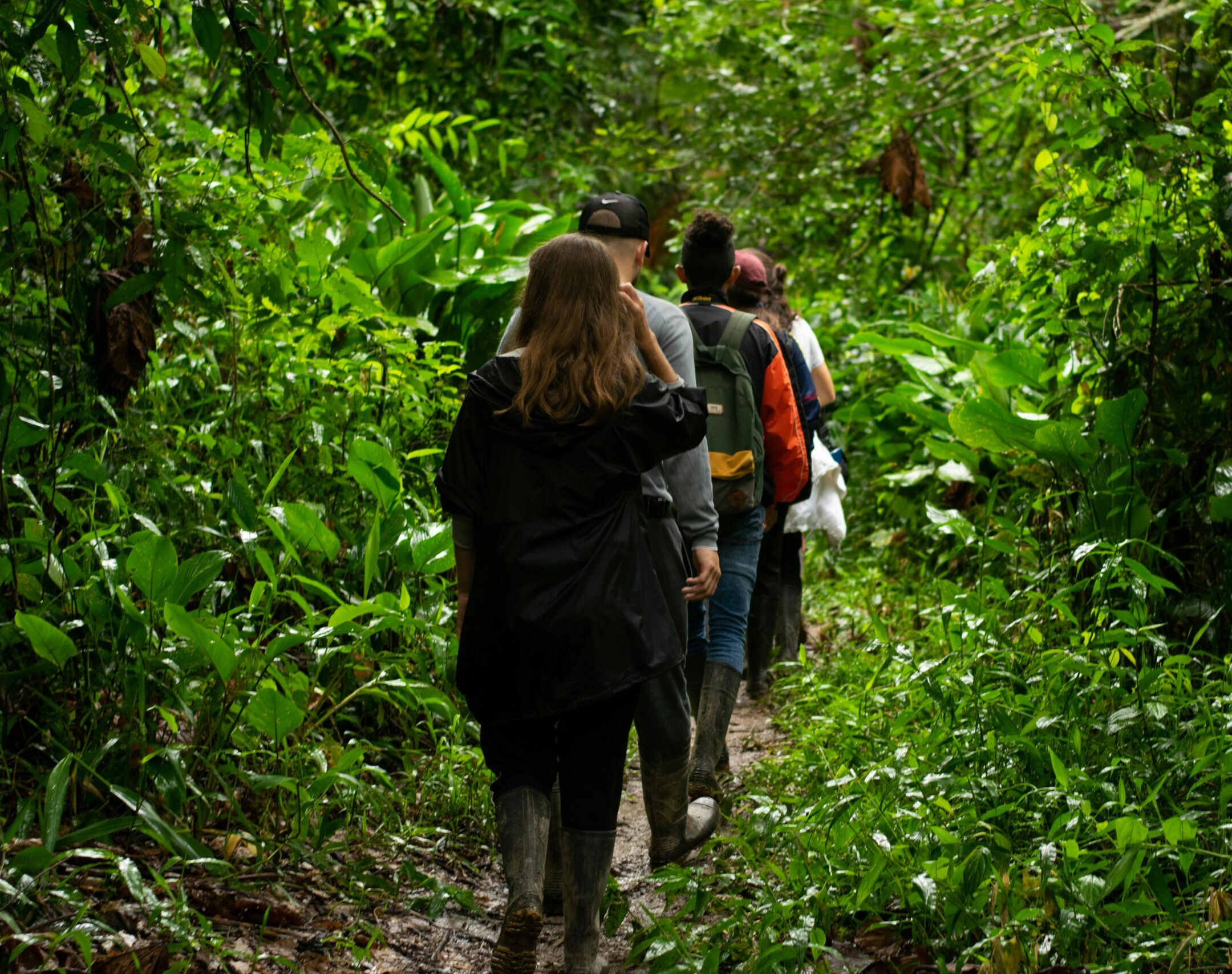 trek_dans_la_jungle_bukitlawang_en_groupe